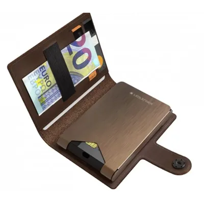 Cartera Lite Wallet Plus con Linterna + Protector de Tarjetas + Carga Inalambrica 150 lm, Color Castaño - Led Lenser