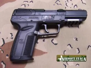 Five Seven 5.7 · Negro