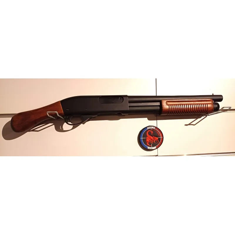M870 Pirate · Negro