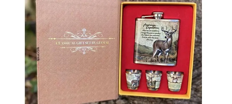 Κασετίνα Φλασκί Whitetail Deer Με 3 Ποτηράκια 7oz (207ml)