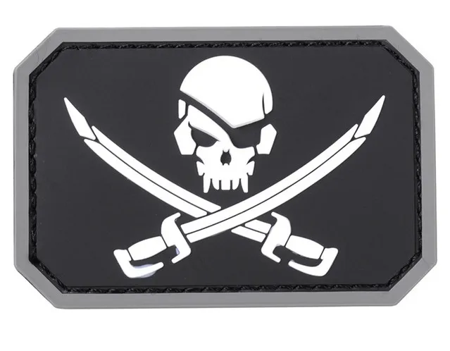 MIC (China) Pirate Skull PVC · Negro