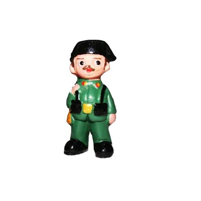 Muñeco Guardia Civil de Barro