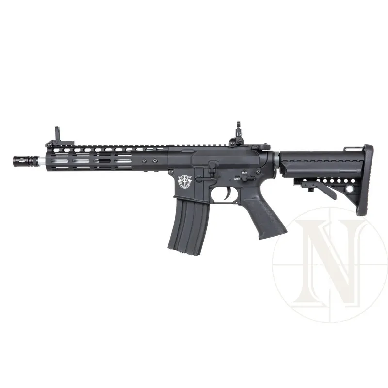 M4 EC-867 Kestrel (EIC-01-043687) · Negro