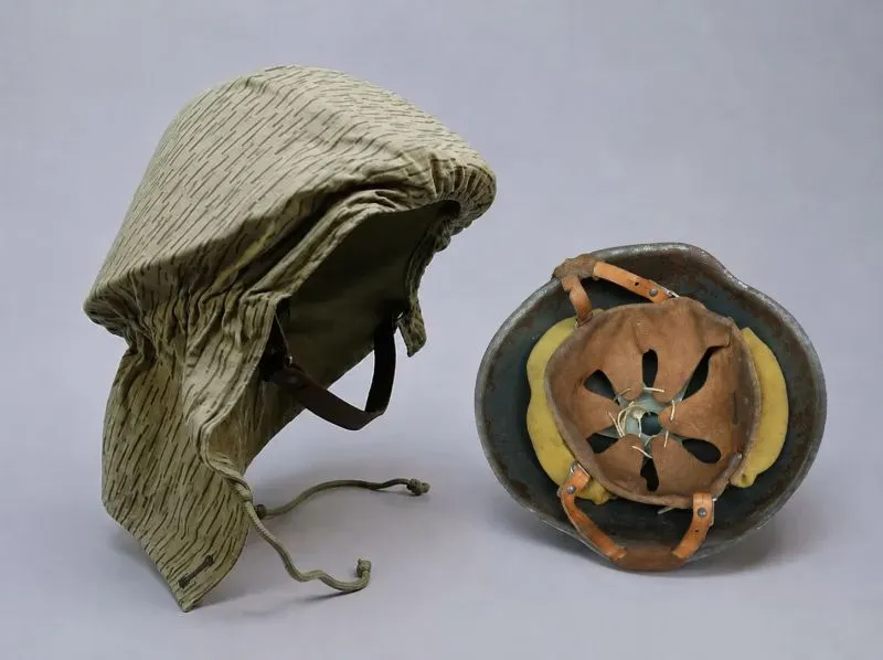 DDR NVA Helm, 2E Model
