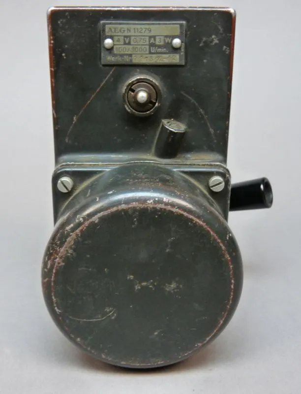 N 11279 Duitse Handdynamo 1942 · Negro