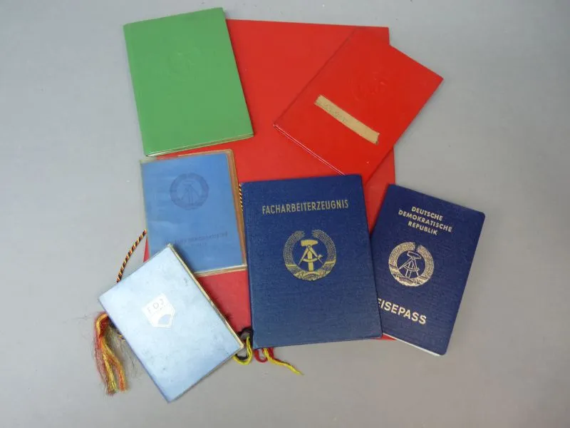 Lot DDR Documenten en Memorabilia