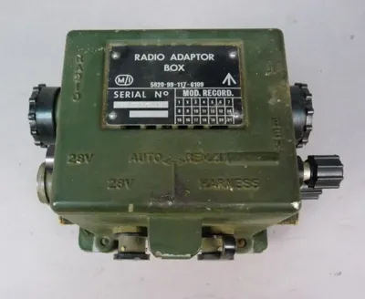 Militaire Radio Adaptor Box – 28V – NATO 5820-99-117-6109