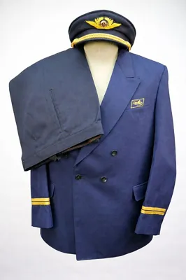 DDR Interflug Uniform Groep Van Een Navigator, Jas, Broek, Pet en Mantel