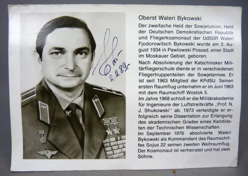 Gesigneerde Foto Van Sovjet Kosmonaut Waleri Bykowski
