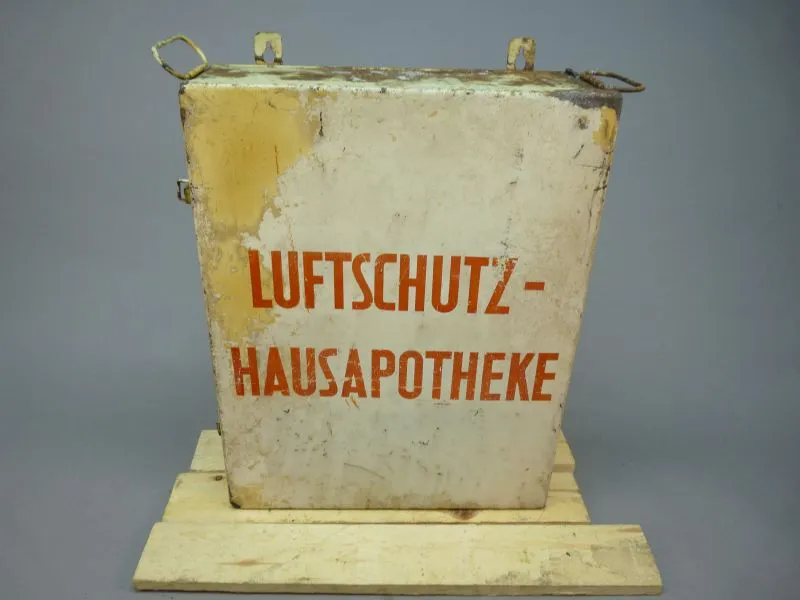 Luftschutz-Hausapotheke