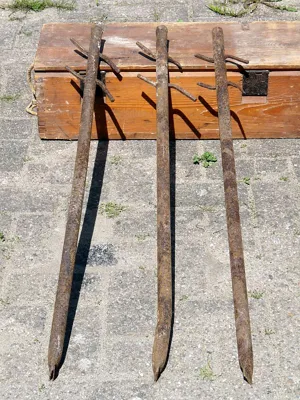 4 Nood Prikkeldraad Versperringspalen, Bunkerverdedigingen Ect