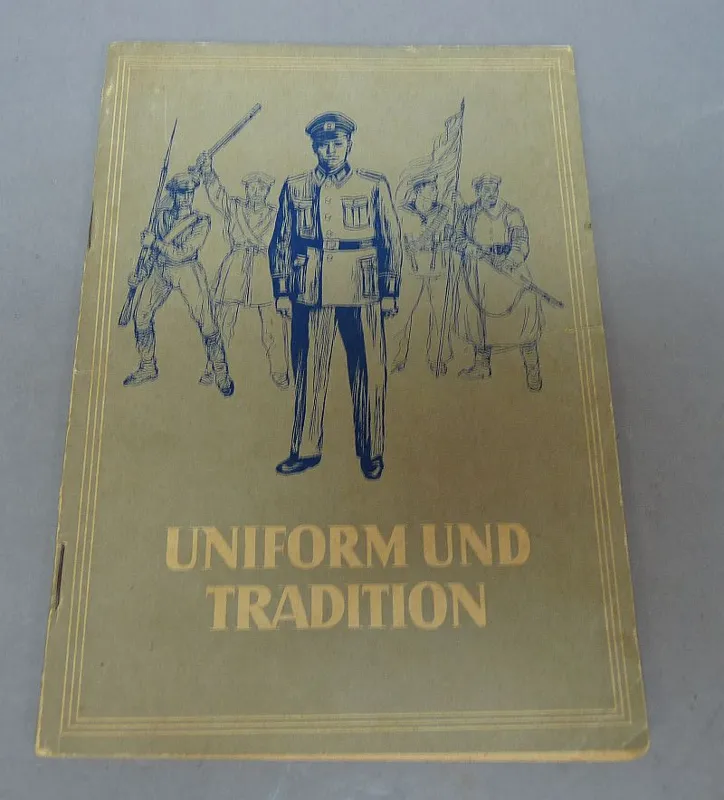 Uniform Und Tradition