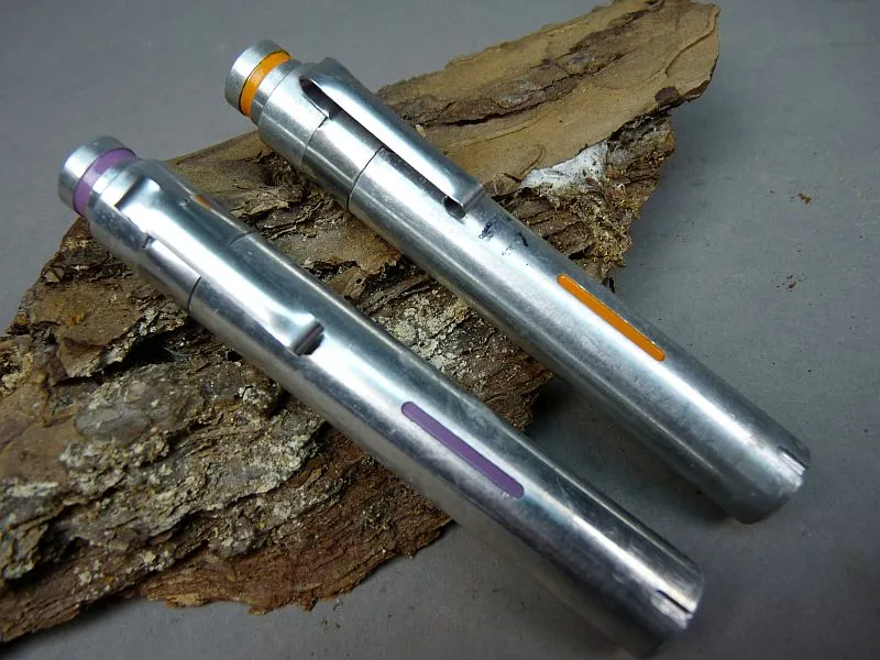 2x Stralingsdosismeter