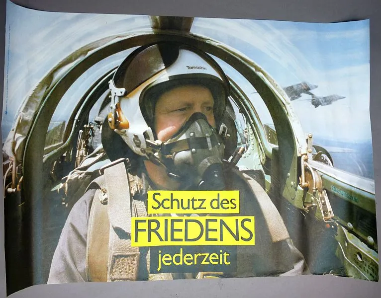 DDR Propaganda Poster MIG Piloot