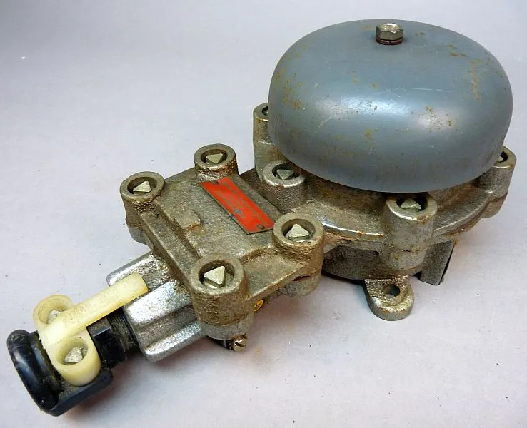 DDR NVA Bunker Alarmbel