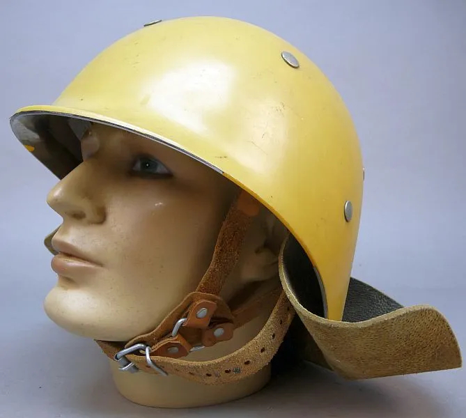 DDR / NVA? Brandweerhelm