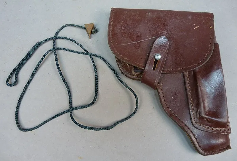 DDR Makarov Vangsnoer, 1E Versie · Negro