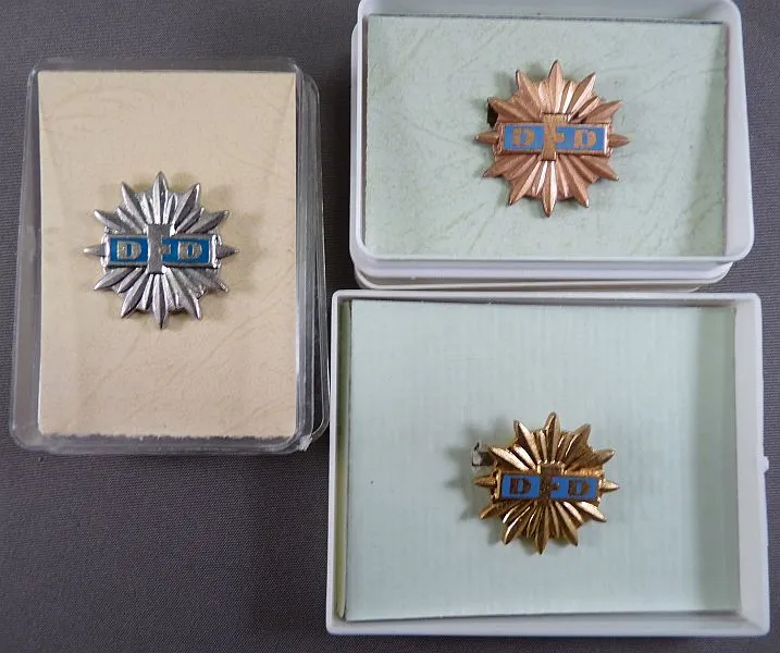 DDR DFD Pin, 3x, Brons, Zilver, Goud