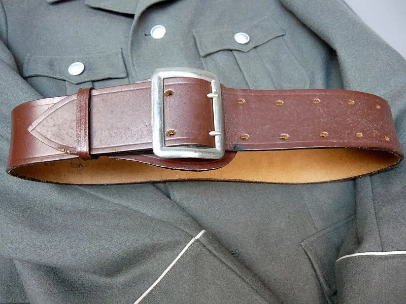 Leren NVA Officierskoppel, Vroeg Model