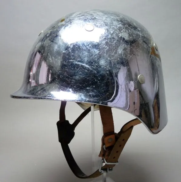 NVA Verchroomde Kunststof Helm