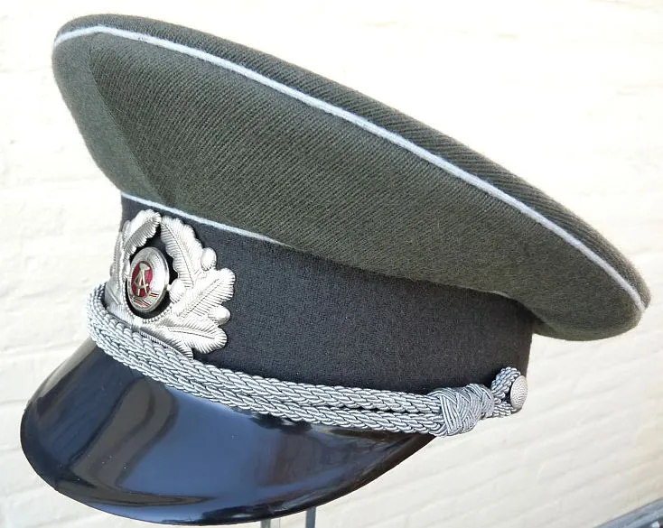 DDR NVA Pet, Officier