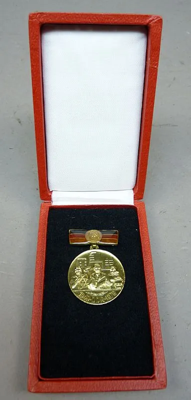 DDR Verdienste Medaille