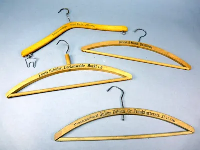 4x Kleerhanger, Periodiek Van Voor 1945