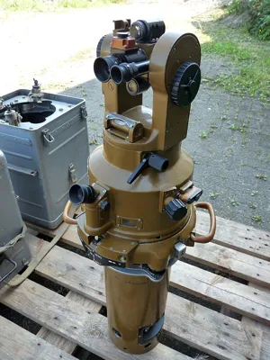 1R9 Gyrotheodolite / Gyrokompas