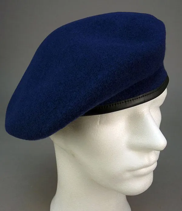 Donkerblauwe Baret, Nieuw