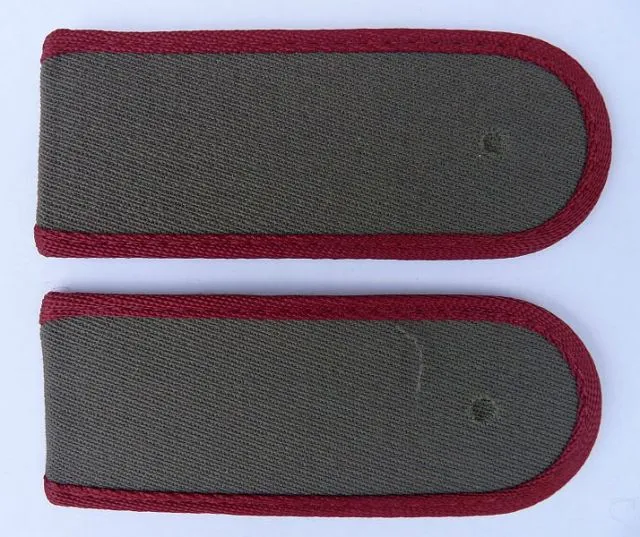 Schouderstukken, Stasi, Soldaat