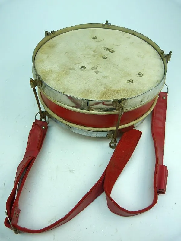 Russische Trommel Met Riem