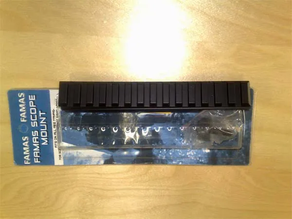 Rail FAMAS Metal