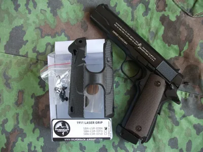 1911 Guancette con Laser Incorporato in Colorazione - Silverback Airsoft