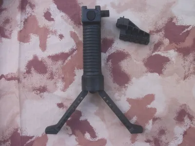 Bipiede a Scomparsa Vertical Forward Grip - softair italia