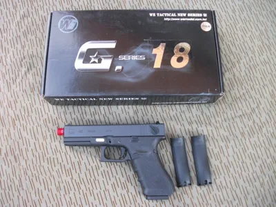 G18 Railed Frame Metal Slide Scarrellante con Raffica a Gas 4° Gen - WE Airsoft