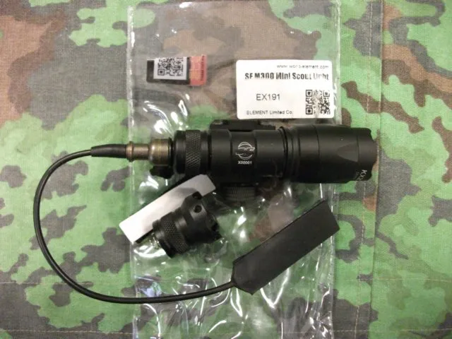 Element Scout Mini Torcia M300 SF