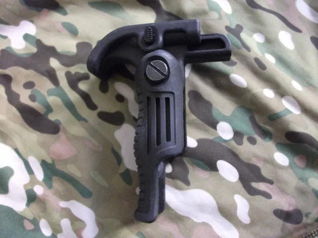 JS Tactical Vertical Folding Forward Grip