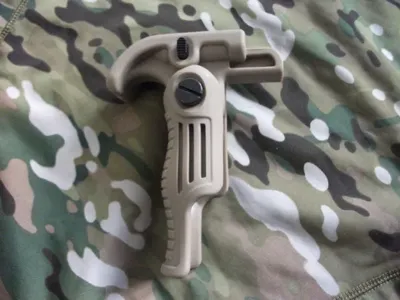 Vertical Folding Forward Grip - JS Tactical