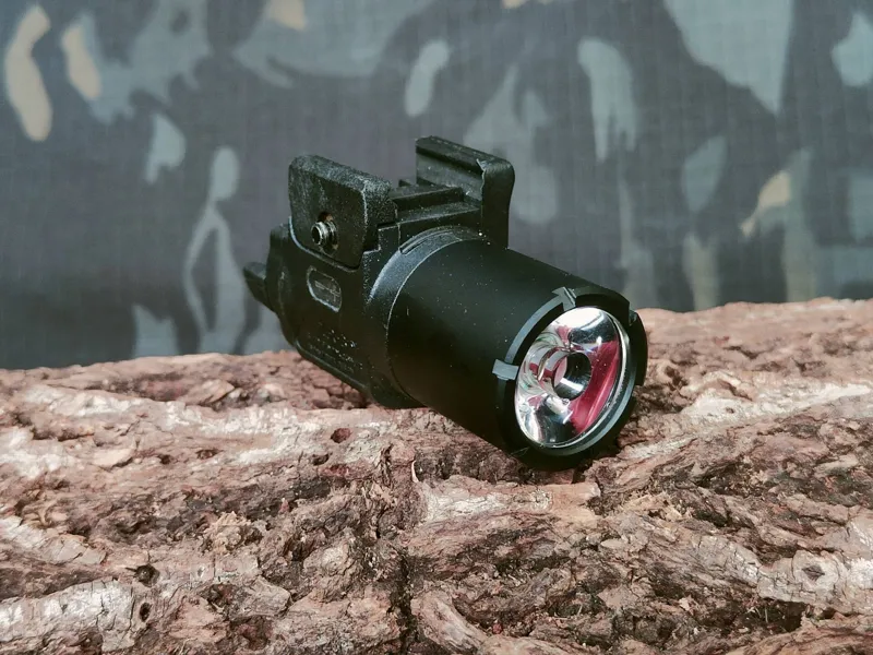 Compact Rail Mounted Tactical · Negro