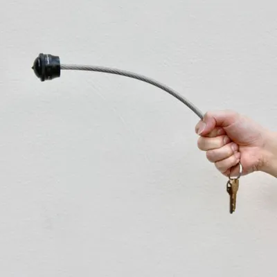 Whip to Fist Mini Compacte Noodtool Met Glasbreker - Stinger