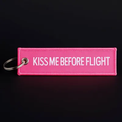 Llavero, Kiss Me Before Flight, Color