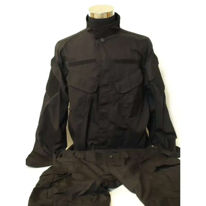 Uniforme Completo · Negro