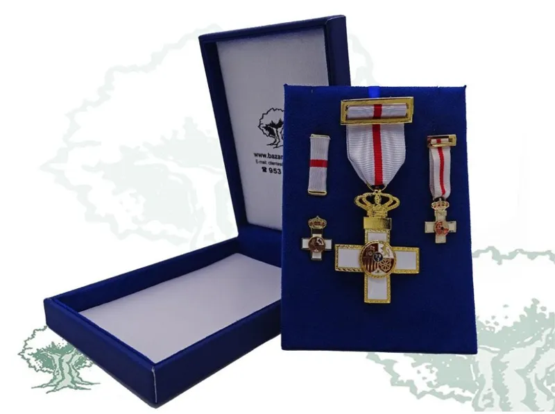 Cruz Mérito Militar de Lujo