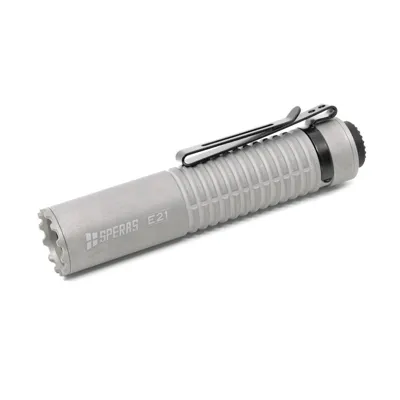Svítilna E21 Dobíjecí, Kompaktní, 2000 Lumenů, 322 Metrů, IP68 TITAN - Speras