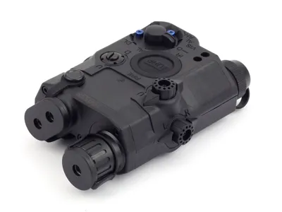 PEQ-15/LA-5C UHP LED Svítilna a Červený / IR Laser (RIS) - Černá - Element